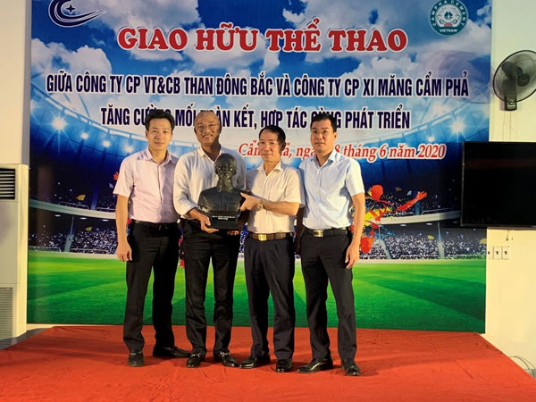 Cuộc gặp gỡ tương phùng giữa Xi măng Cẩm Phả và Vận tải & chế biến than Đông Bắc